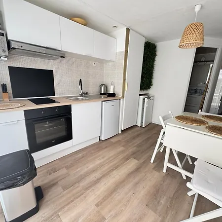 Apartment Appt En Rez De Jardin Dans Parking Prive Et Patio Terrasse
