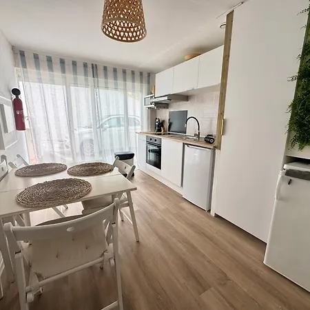 Appt En Rez De Jardin Dans Parking Prive Et Patio Terrasse Apartment *